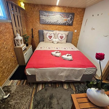 ナンダ Chez Gigi Bed & Breakfast エクステリア 写真