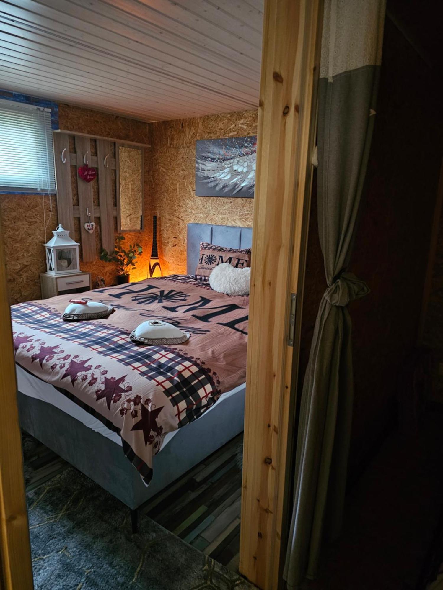 ナンダ Chez Gigi Bed & Breakfast エクステリア 写真