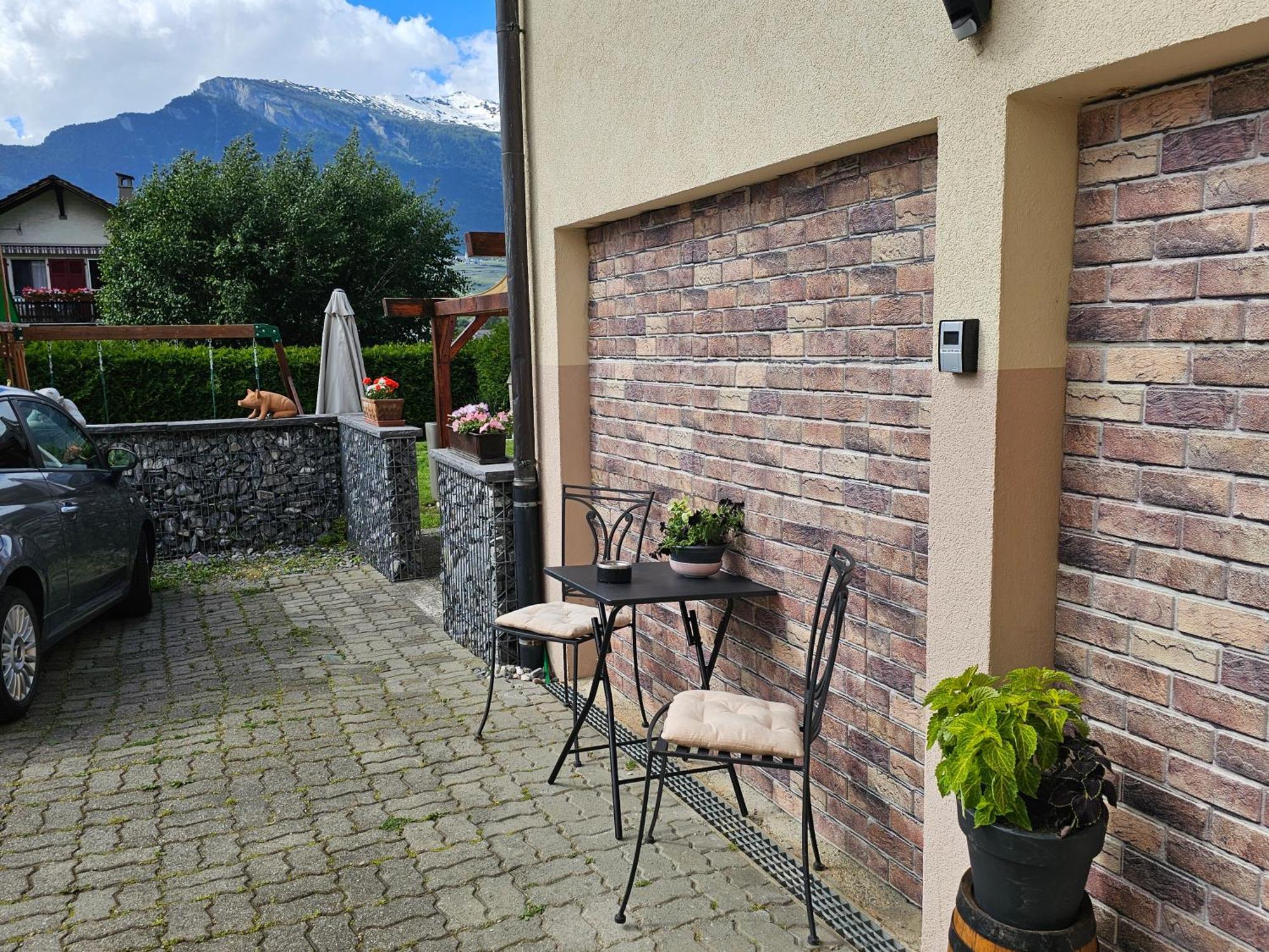 ナンダ Chez Gigi Bed & Breakfast エクステリア 写真