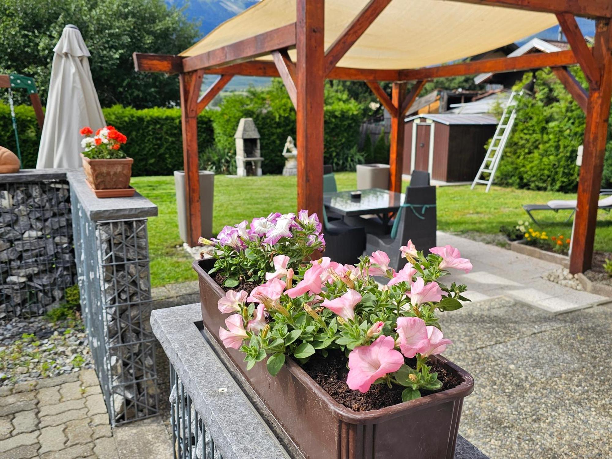 ナンダ Chez Gigi Bed & Breakfast エクステリア 写真
