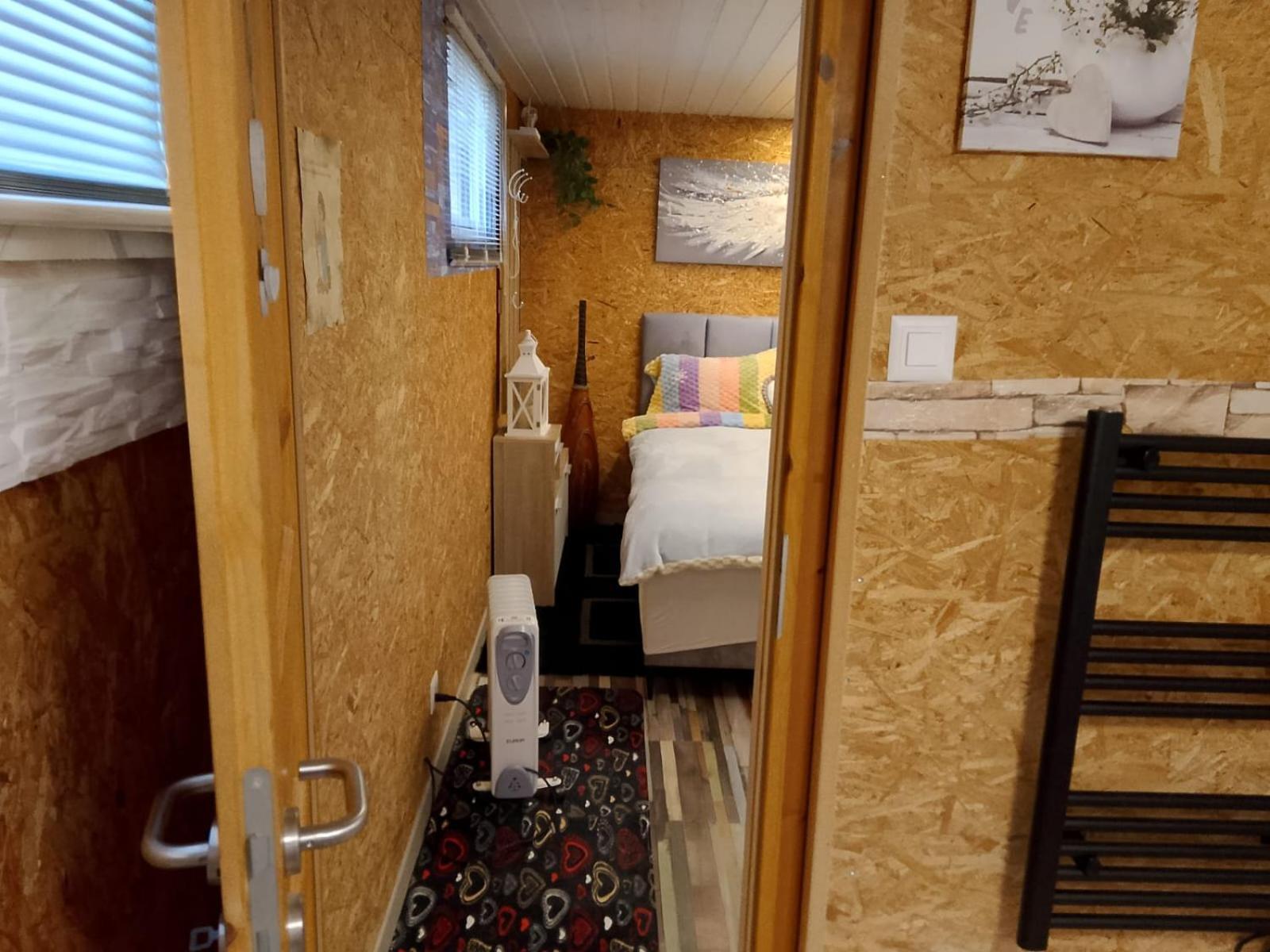 ナンダ Chez Gigi Bed & Breakfast エクステリア 写真